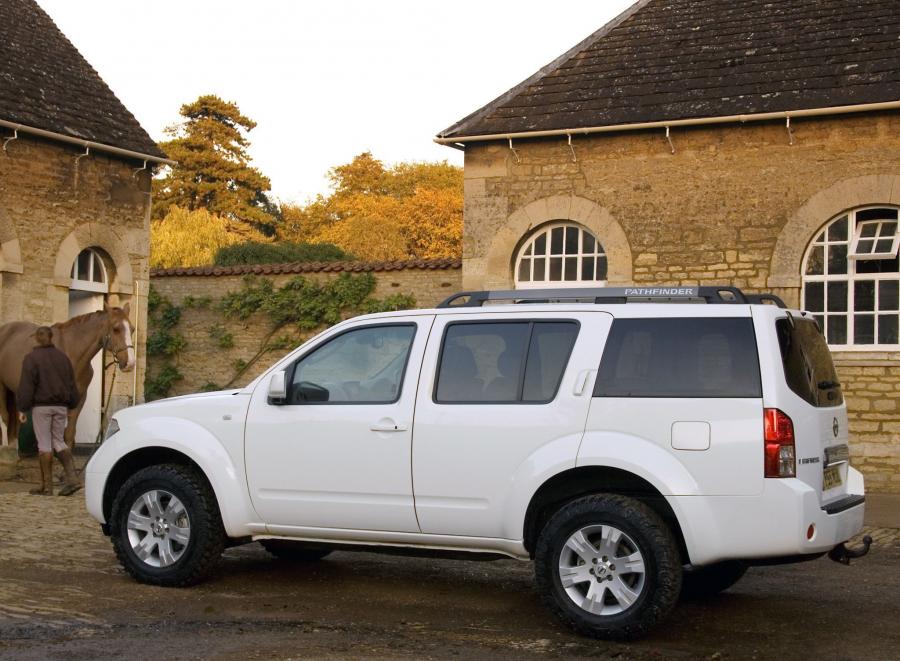  Nissan Pathfinder 2004 года  (UK) (фото 4 из 14)